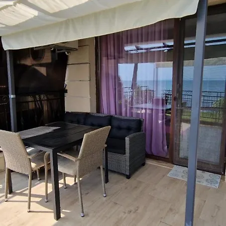 Appartamento и студия в комплекс акротирия
